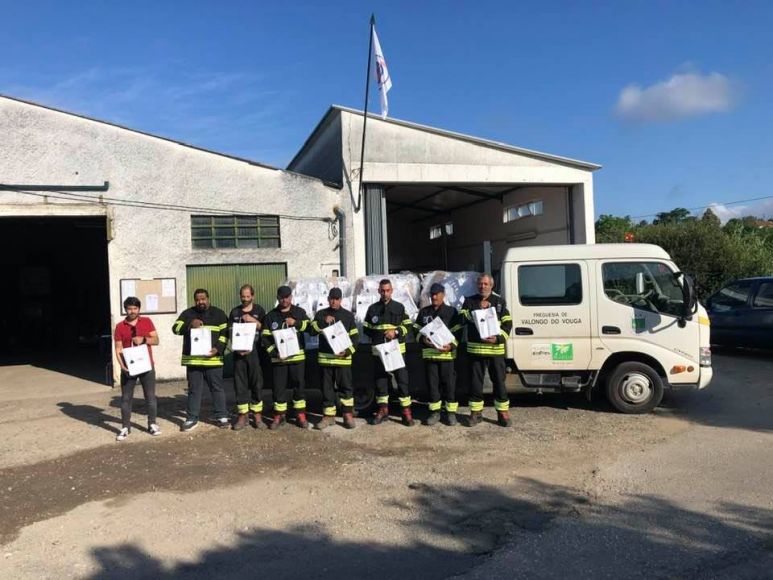 50 máscaras de proteção Covid-19 e uma garrafa Caves Montanha